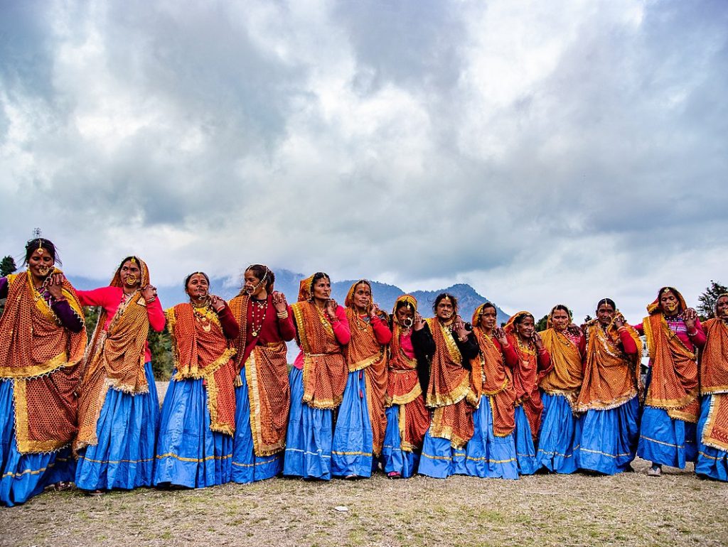1200px-Chanchari_dance 1200px-Chanchari_dance